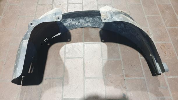Foto: RADHAUSSCHALE / INNENKOTFLÜGEL RECHTS eines Ford Fiesta 1.4
