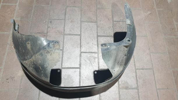 Foto: RADHAUSSCHALE / INNENKOTFLÜGEL RECHTS eines Ford Fiesta 1.4