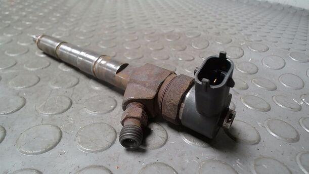 Foto: DIESELEINSPRITZDÜSE/ EINSPRITZVENTIL eines Opel Astra 2.0 CDTI DPF ecoFLEX SportsTourer Start/Stop