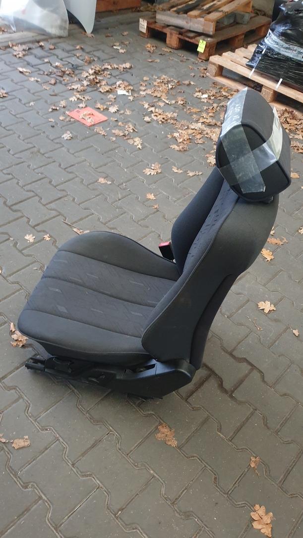 Foto: SITZ VORNE LINKS / FAHRERSITZ eines Mercedes-Benz E 200 T Kompressor