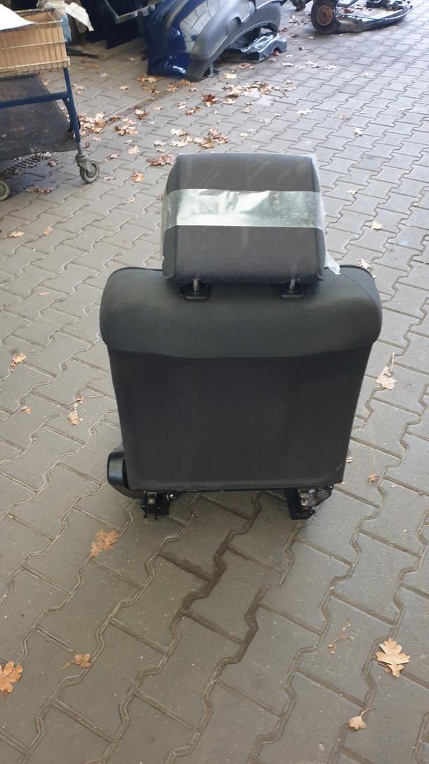 Foto: SITZ VORNE LINKS / FAHRERSITZ eines Mercedes-Benz E 200 T Kompressor