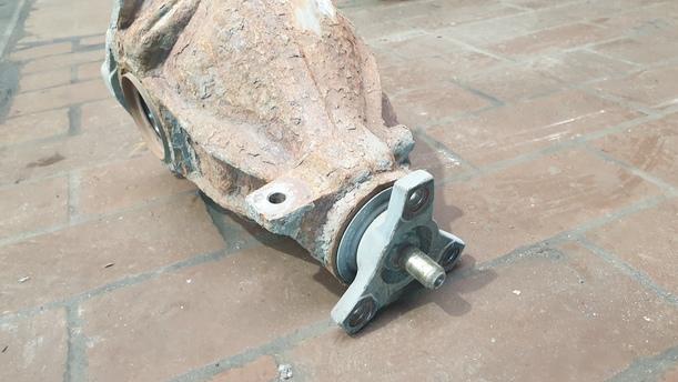 Foto: DIFFERENTIAL / HINTERACHSGETRIEBE eines Mercedes-Benz E 200 T Kompressor