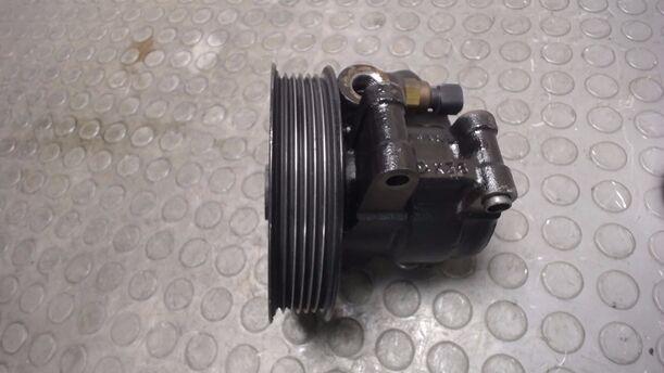 Foto: LENKGETRIEBEPUMPE eines Ford Focus