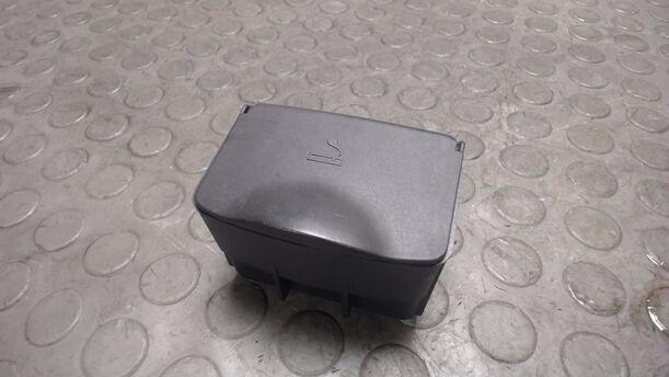 Foto: ASCHENBECHER MITTELKONSOLE HINTEN eines Ford Focus