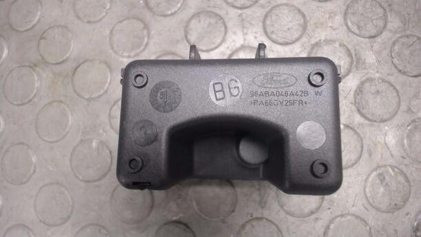 Foto: ASCHENBECHER MITTELKONSOLE HINTEN eines Ford Focus