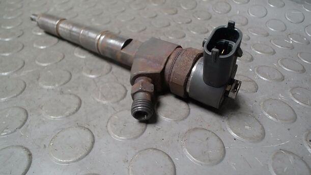 Foto: DIESELEINSPRITZDÜSE/ EINSPRITZVENTIL eines Opel Astra 2.0 CDTI DPF ecoFLEX SportsTourer Start/Stop