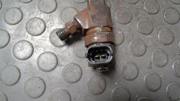 Foto: DIESELEINSPRITZDÜSE/ EINSPRITZVENTIL eines Opel Astra 2.0 CDTI DPF ecoFLEX SportsTourer Start/Stop