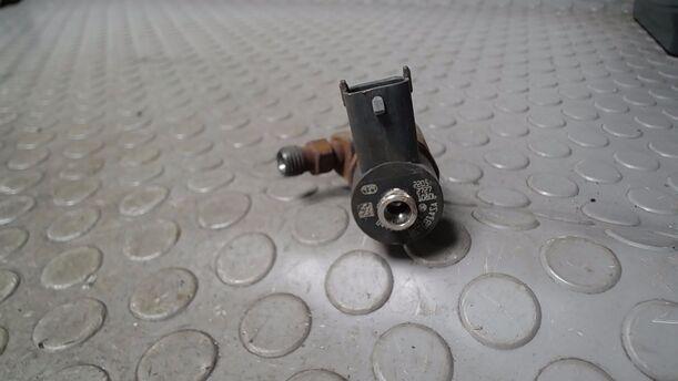 Foto: DIESELEINSPRITZDÜSE/ EINSPRITZVENTIL eines Opel Astra 2.0 CDTI DPF ecoFLEX SportsTourer Start/Stop