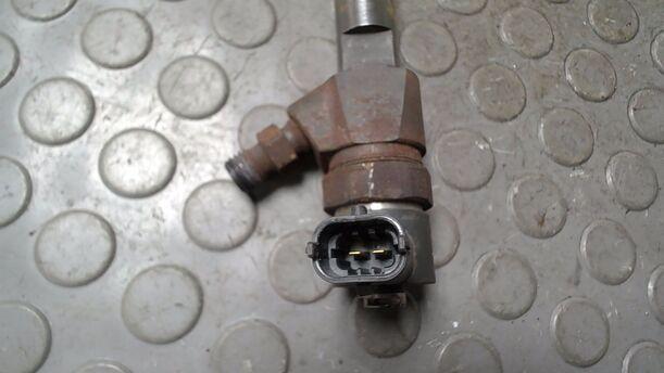 Foto: DIESELEINSPRITZDÜSE/ EINSPRITZVENTIL eines Opel Astra 2.0 CDTI DPF ecoFLEX SportsTourer Start/Stop