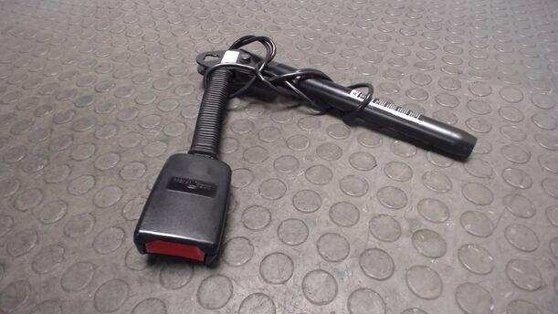 Foto: GURTSTRAFFER VORNE LINKS eines Ford Focus
