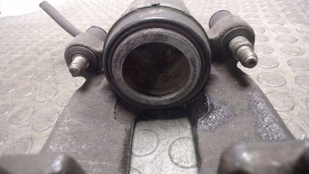 Foto: BREMSSATTEL VORN LINKS eines Ford Focus