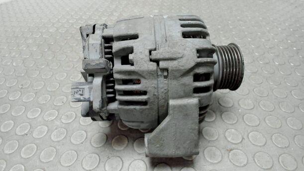 Foto: LICHTMASCHINE / GENERATOR eines Mercedes-Benz E 200 T Kompressor