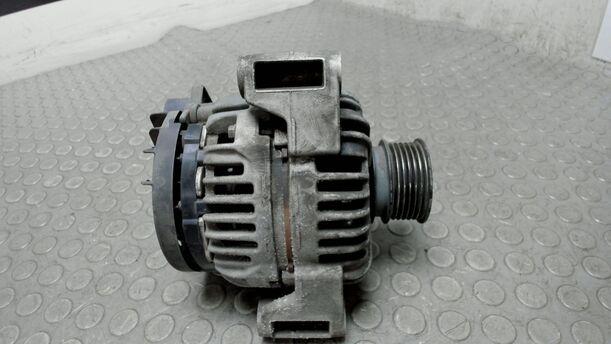 Foto: LICHTMASCHINE / GENERATOR eines Mercedes-Benz E 200 T Kompressor