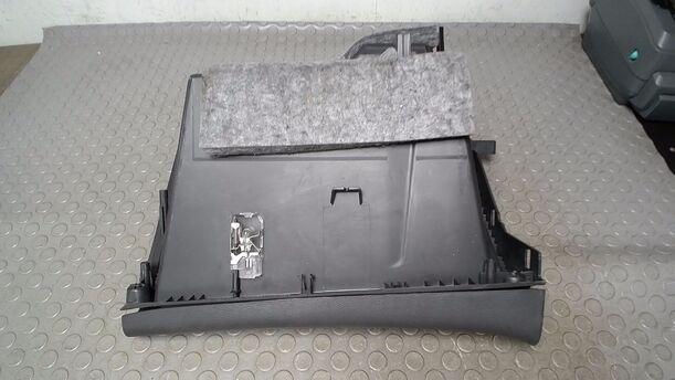 Foto: HANDSCHUHFACH eines Opel Astra 2.0 CDTI DPF ecoFLEX SportsTourer Start/Stop