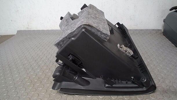 Foto: HANDSCHUHFACH eines Opel Astra 2.0 CDTI DPF ecoFLEX SportsTourer Start/Stop