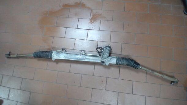 Foto: SERVOLENKUNG / LENKGETRIEBE eines Ford Mondeo
