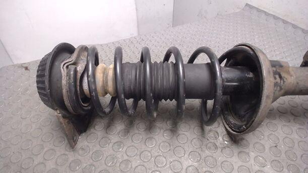 Foto: FEDERBEIN HINTEN LINKS eines Ford Mondeo