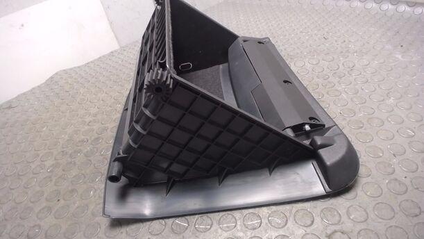 Foto: HANDSCHUFACH eines Ford Mondeo