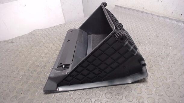 Foto: HANDSCHUFACH eines Ford Mondeo