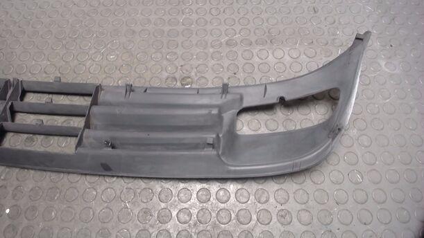 Foto: LUFTGITTER STOSSSTANGE ( NEBELSCHEINWERFER ) eines Ford Mondeo
