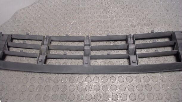 Foto: LUFTGITTER STOSSSTANGE ( NEBELSCHEINWERFER ) eines Ford Mondeo