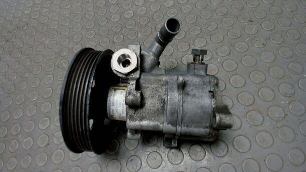 Foto: PUMPE SERVOLENKUNG eines Mercedes-Benz E 200 T Kompressor
