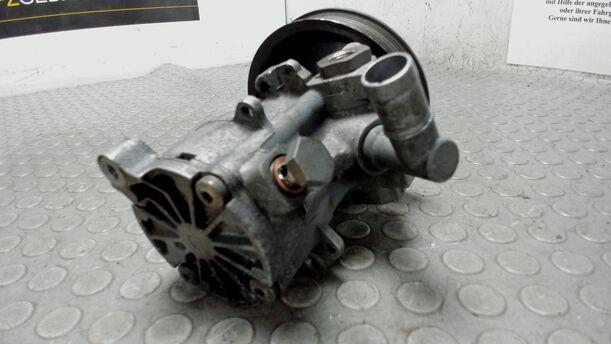 Foto: PUMPE SERVOLENKUNG eines Mercedes-Benz E 200 T Kompressor