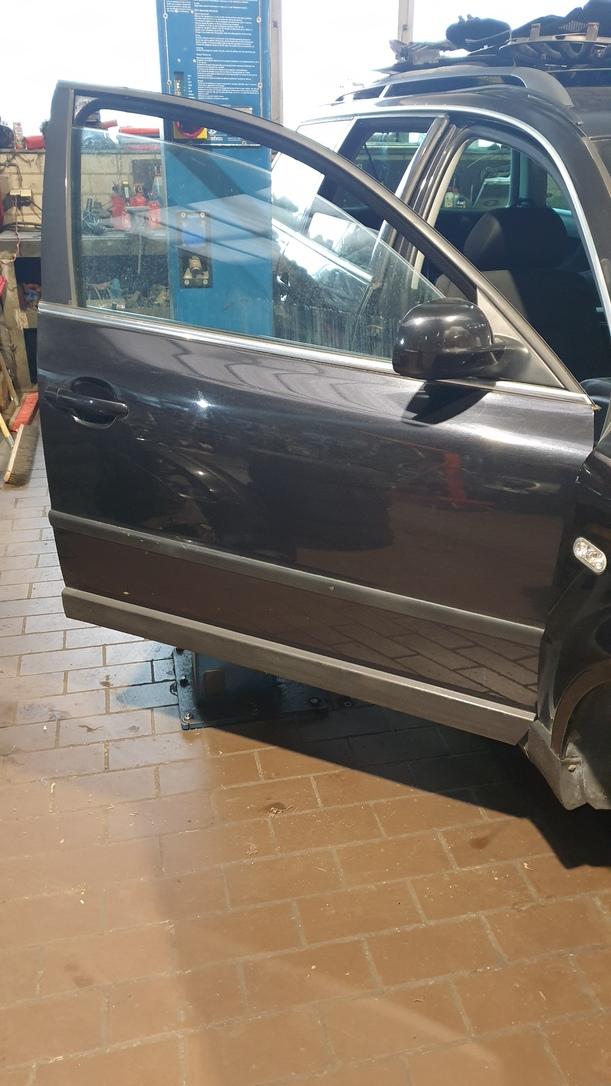 Foto: TÜR VORN RECHTS eines VW Passat Variant 2.0