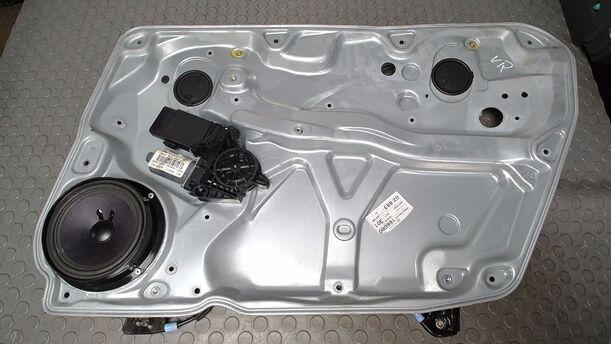 Foto: FENSTERHEBER ELEKTRISCH VORN RECHTS eines VW Passat Variant 2.0