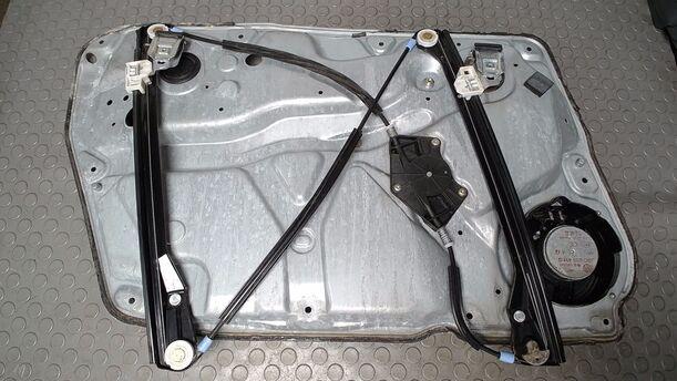 Foto: FENSTERHEBER ELEKTRISCH VORN RECHTS eines VW Passat Variant 2.0