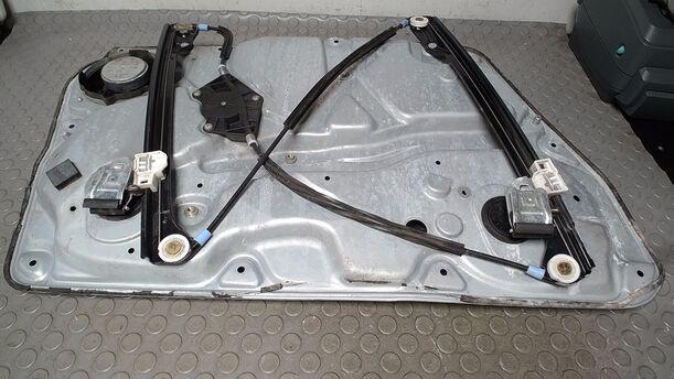 Foto: FENSTERHEBER ELEKTRISCH VORN RECHTS eines VW Passat Variant 2.0