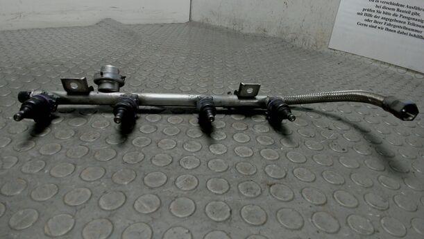 Foto: KRAFTSTOFFVERTEILER eines Mercedes-Benz E 200 T Kompressor