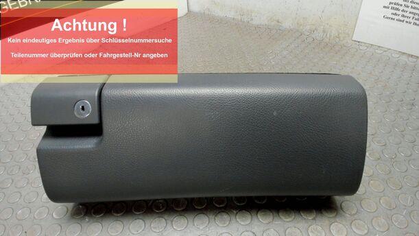 Foto: HANDSCHUHFACH eines Mercedes-Benz E 200 T Kompressor