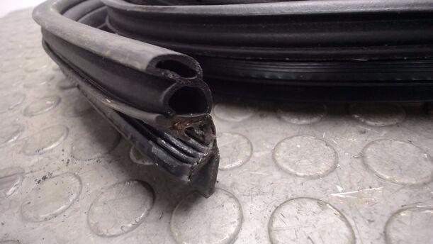 Foto: TÜRDICHTUNG VORNE LINKS eines Ford Mondeo