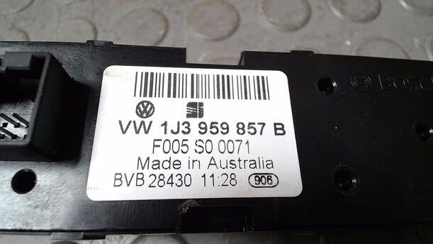 Foto: FENSTERHEBERSCHALTER eines VW Passat Variant 2.0