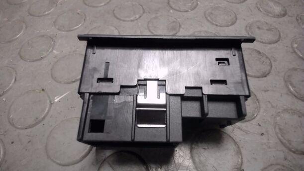 Foto: SCHALTER FRONTSCHEIBENHEIZUNG eines Ford Mondeo