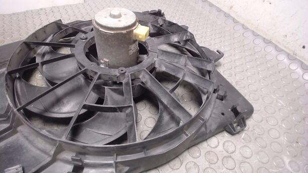 Foto: ELEKTROLÜFTER eines Ford Mondeo