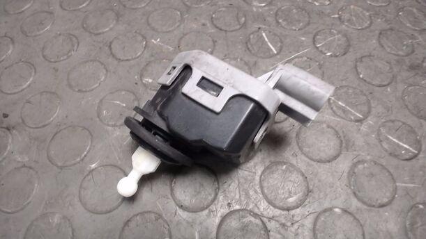 Foto: STELLMOTOR LEUCHTWEITENVERSTELLUNG RECHTS eines Opel Astra 2.0 Caravan