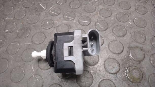 Foto: STELLMOTOR LEUCHTWEITENVERSTELLUNG RECHTS eines Opel Astra 2.0 Caravan