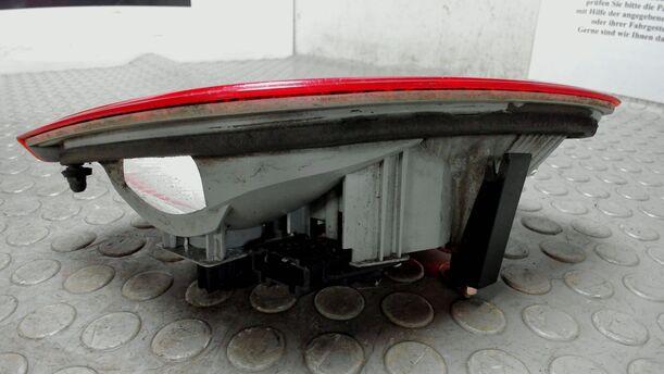 Foto: HECKLEUCHTE / RÜCKLICHT RECHTS INNEN eines Mercedes-Benz E 200 T Kompressor