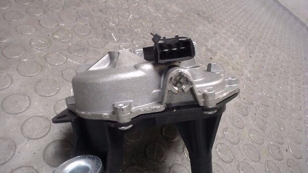 Foto: SCHEIBENWISCHERMOTOR HINTEN eines Opel Astra 2.0 Caravan