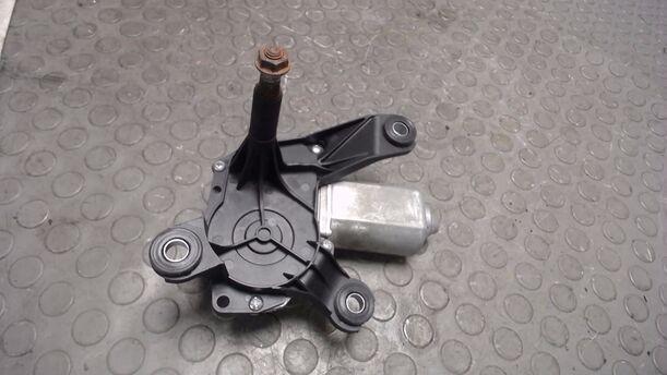 Foto: SCHEIBENWISCHERMOTOR HINTEN eines Opel Astra 2.0 Caravan