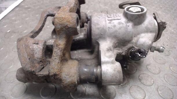 Foto: BREMSSATTEL HINTEN LINKS ( BOSCH ) eines Opel Astra 2.0 Caravan