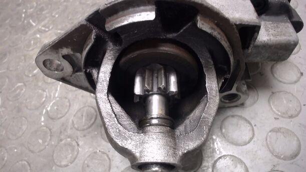 Foto: ANLASSER / STARTER BOSCH eines Opel Astra 2.0 Caravan