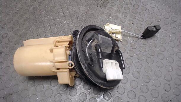 Foto: KRAFTSTOFFPUMPE eines Opel Astra 2.0 Caravan