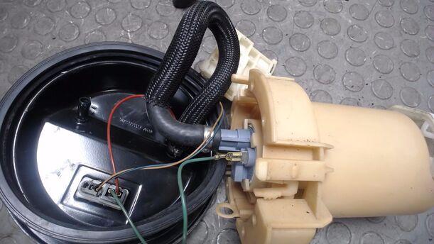 Foto: KRAFTSTOFFPUMPE eines Opel Astra 2.0 Caravan