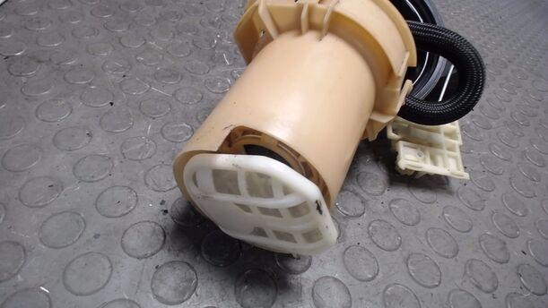 Foto: KRAFTSTOFFPUMPE eines Opel Astra 2.0 Caravan