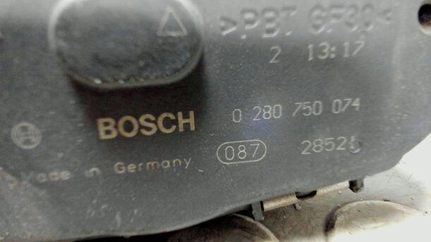 Foto: DROSSELKLAPPENSTUTZEN eines Mercedes-Benz E 200 T Kompressor