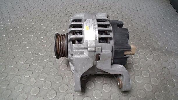 Foto: LICHTMASCHINE ( 90A / ZUBEHÖR ) eines VW Passat Variant 2.0