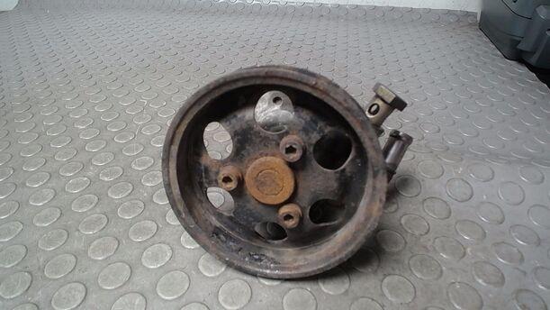 Foto: PUMPE SERVOLENKUNG/ SERVOPUMPE eines VW Passat Variant 2.0